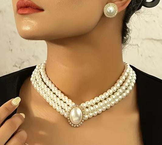 LustrePearl Elegance ā Artificial Pearl Necklace